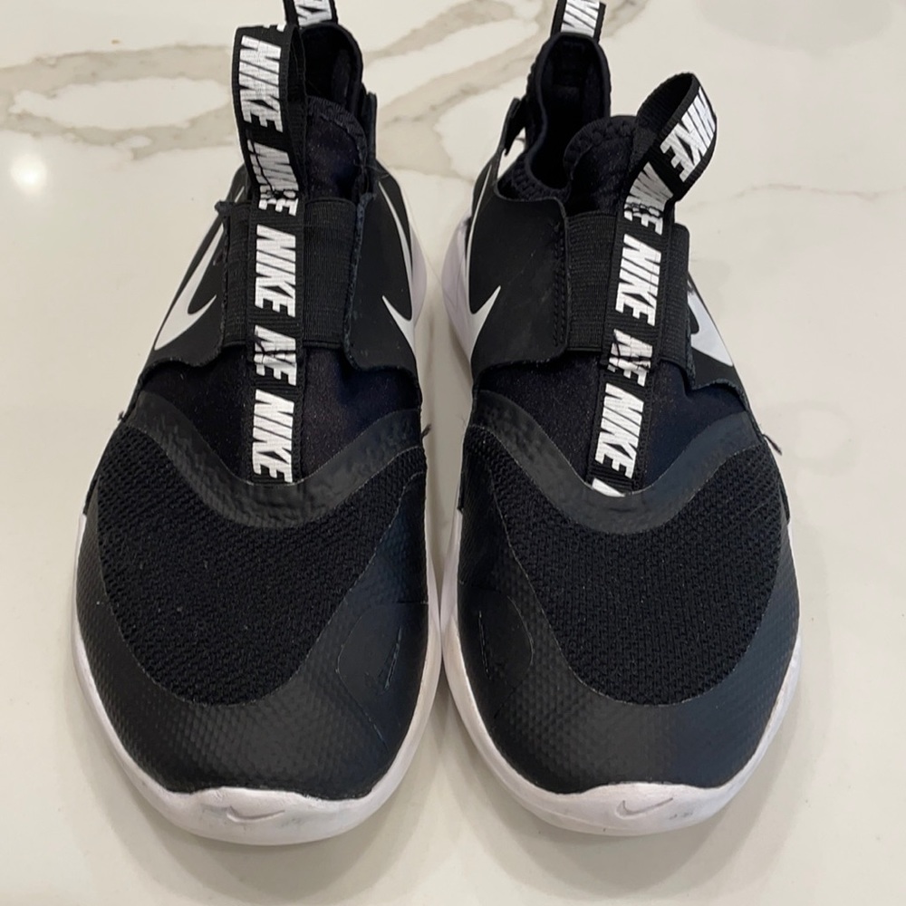 Nike boys slip on sneakers size 4